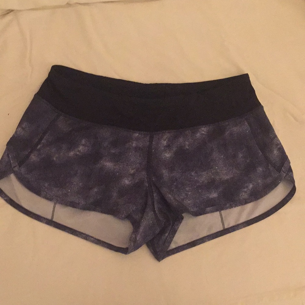 Lululemon Speed Up Short in Galaxy Print size 6